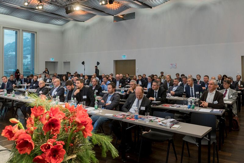 Applaus für die Referenten! (Thomas Entzeroth)