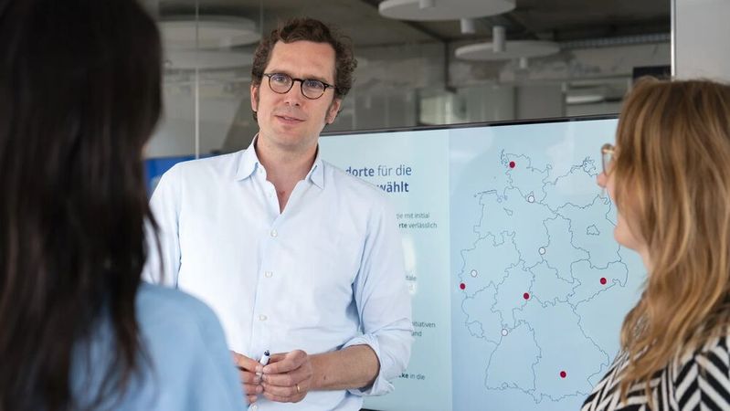 Zu den Auswahlkriterien für die Pilotstandorte gehörten die technische Eignung der Gewerbeämter und ausreichende personelle Ressourcen der Verwaltungen.(Bild:  DigitalService des Bundes)