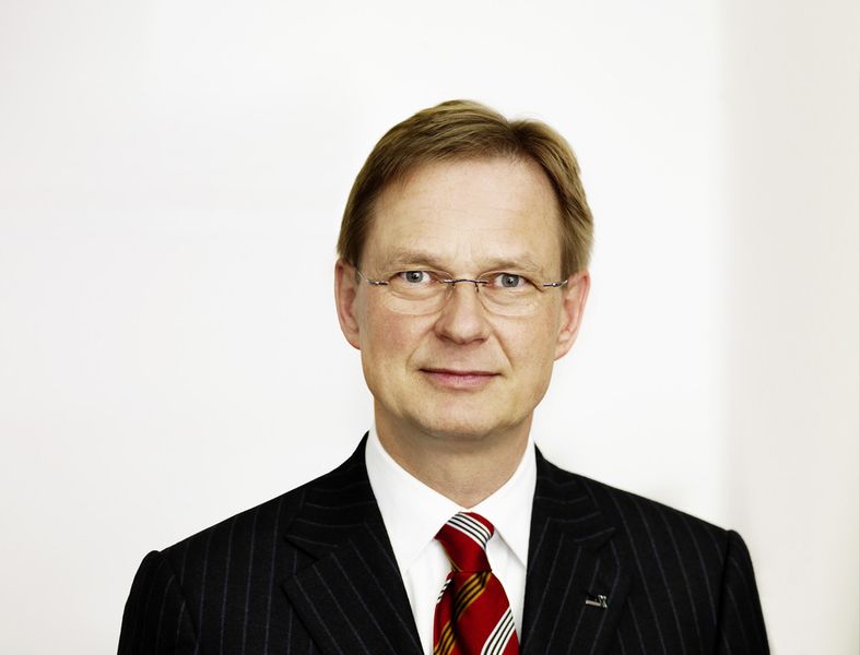 Lanxess Chef Axel C. Heitmann: „Wir erwarten, dass diese Verbundtechnologie nicht nur imPremium-Segment, sondern im gesamten Automobilmarkt Anwendung findet.“ (Bild: Lanxess)