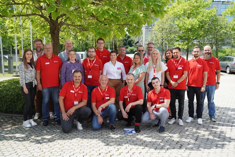 FPGA Conference Europe 2022: Über 70 Sprecher, 100 Vorträge und über 250 Teilnehmer – nach zwei Jahren mit Corona-bedingten Digitalkonferenzen fand die dreitägige FPGA Conference vom 5. bis 7. Juli 2022 endlich wieder als Präsenzveranstaltung statt. Besondere Highlights waren die spannende Keynote von Nick Ni von AMD/Xilinx, die interessante Couchtalk-Expertenrunde, der traditionelle BBQ-Grillabend sowie die vielen glücklichen Gewinner der Verlosungsaktionen.  (Bild: Nadine Stegemann)