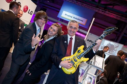 In der Komponenten-Area ließen Assemblierer der Luftgitarren-Kunst freien Lauf. (Archiv: Vogel Business Media)