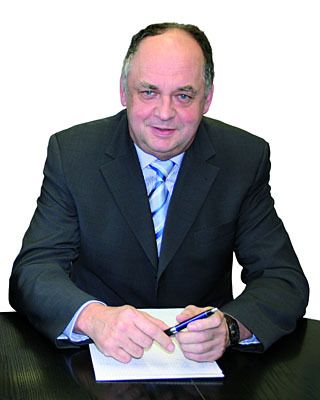 „Ich bin jetzt 35 Jahre im Unternehmen und wünsche mir, dass ich den Betrieb auch noch in Jahren an diesem Standort sehe.“  Mathias Wappler, Geschäftsführer der Raster-Zeulenroda Werkzeugmaschinen GmbH nach der Übernahme.   Bild: Munde (Archiv: Vogel Business Media)