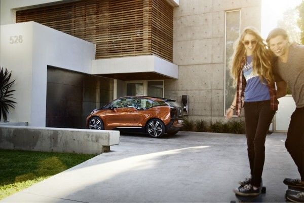 Das BMW i3 Concept Coupé ist das erste vollständig vernetzte Elektrofahrzeug der Welt (Bild: BMW Group)