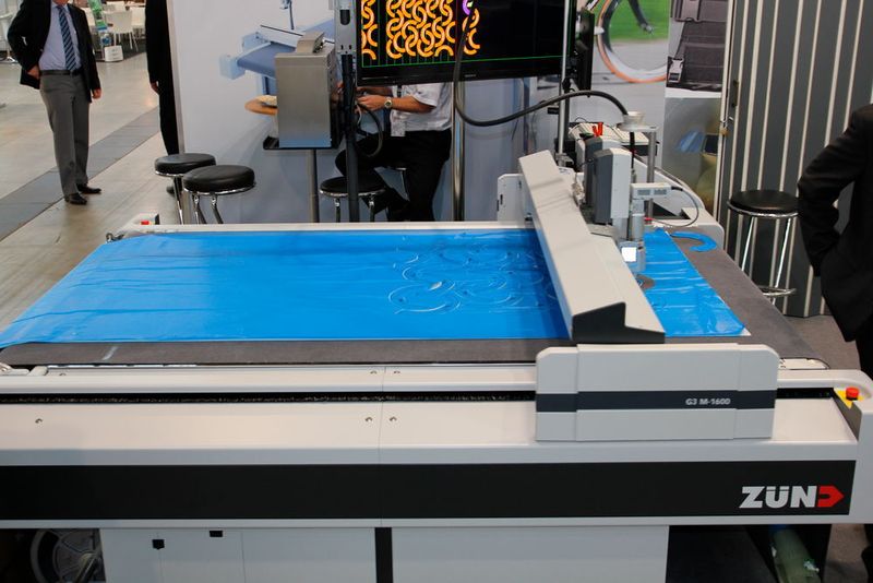 Und weiter geht der Rundgang durch die Hallen der Composites Europe 2015... (Bild: Königsreuther)