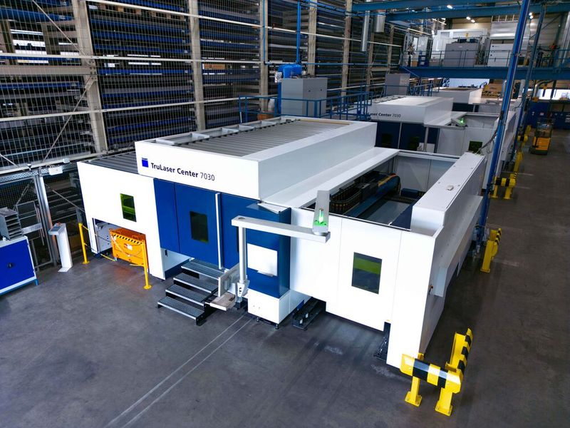 Automatisierung und Digitalisierung sind bei VDL die Schlüssel zum Erfolg. Die derzeit drei installierten Laser-Vollautomaten Trulaser 7030 von Trumpf passen da perfekt ins Konzept. Sie erledigen alle Prozesse rund ums Laserschneiden vollautomatisch. (Bild: Trumpf)