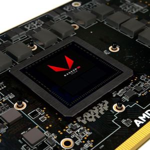 Der Vega-Chip vereint die GPU mit 64 oder 56 Compute-Units und zwei HBM2-Stacks mit zusammen acht GB als Grafikspeicher.