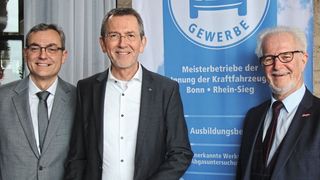 Neujahrsempfang der Kfz-Innung Bonn Rhein-Sieg: (v. li.) Hauptgeschäftsführer Oliver Krämer, Landesverbandspräsident Frank Mund und Obermeister Manfred Jansen. (Baeuchle/»kfz-betrieb«)