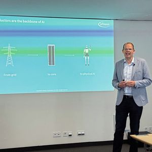 Strategy for artificial intelligence: Adam White, head of the Power & Sensor Systems division at Infineon, outlines the path from the power grid to Physical AI at the trade fair.(Image: mc/VCG)
