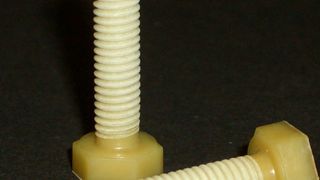 Tensile 200 bieten durch ihre Werkstoffeigenschaften neue Lösungen bei Befestigungsproblemen. (Bild: Duboschweitzer)