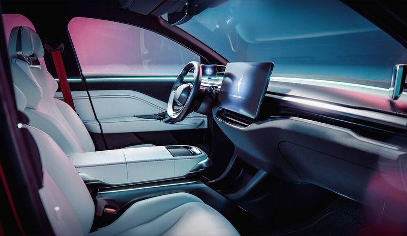 ... und einen hochwertig wirkenden, modernen Innenraum. (Bild: Autoren-Union Mobilität/Foxconn/Pinifarina)