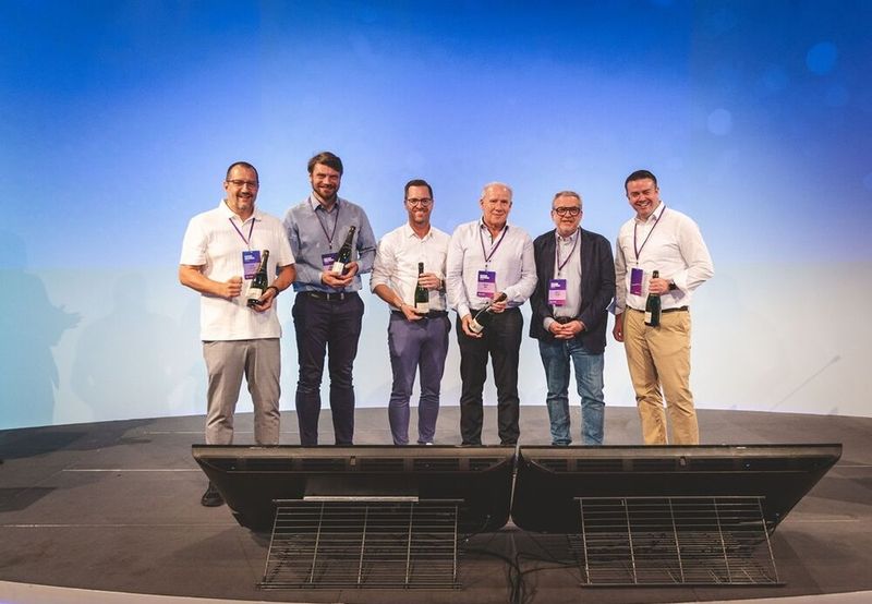 Die ausgezeichneten Partner in den Kategorien Top Innovation Partner, Top Newcomer, Top AI Integrator, Top Connectivity Integrator und Top Customer Solution Award (v. l.): Armin Schmidt, schmidt kom GmbH, Ulrich Hochfellner, b-concept GmbH, Sven Wolny, sector27 GmbH, Martin Milli, MEDIA CALL IT GmbH, Marco Crueger (Enreach), Nils Gräf, netgo group GmbH (Bild: Studio Fritsch)