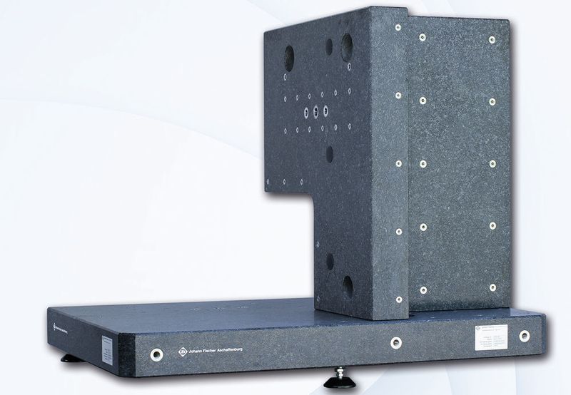 Dieses, wie Zorn Microsolution betont, massive Granit-Chassis sorgt sowohl für thermische als auch mechanische Stabilität. Auch für die Mikrozerspanung überaus schädliche Vibrationen bei der Bearbeitung fange es effizient ab. (Zorn)