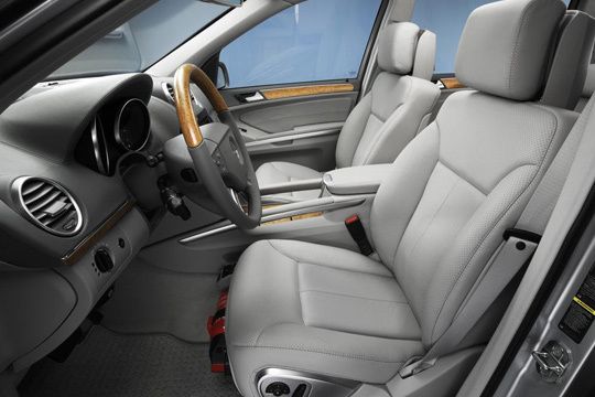 Im Inneren des GL 420 CDI herrscht Luxus pur, was man bei einem Grundpreis von knapp 80.000 Euro auch erwarten kann. (Archiv: Vogel Business Media)