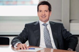 „Investitionen in energieeffiziente Technologien tragen nicht nur dazu bei, die Energie – und Fertigungskosten sowie die CO2-Emissionen zu senken“, sagt Kai-Otto Landwehr, Leiter des Commercial-Finance-Geschäfts von SFS in Deutschland. „Neue Anlagen bringen oft auch Produktivitäts- und Kapazitätssteigerungen und verbessern auf diese Weise zusätzlich das Ergebnis und die Wettbewerbsfähigkeit.“ (Bild: SFS)