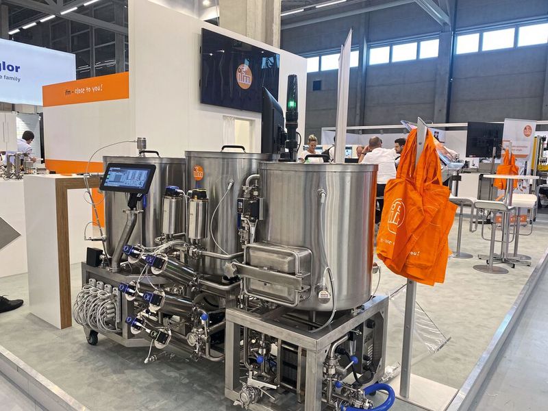 Impressionen von der Sindex 2023: Mit einem Stand war ifm aber auch vertreten. (Bild: Anne Richter, VCG)