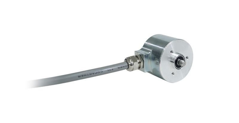 Posital hat neue Modelle seiner IXARC-Drehgeber mit 27 Milimeter Gehäuselänge angekündigt. Die radiale Kabeleinführung und die Wellenabdichtung sind in Schutzart IP65 ausgeführt und gewährleisten einen zuverlässigen Betrieb unter nassen und schmutzigen Bedingungen. Es sind sowohl inkrementelle als auch absolute Singleturn-Versionen erhältlich. SPS 2021: Halle 4A, Stand 400. (Bild: Posital)