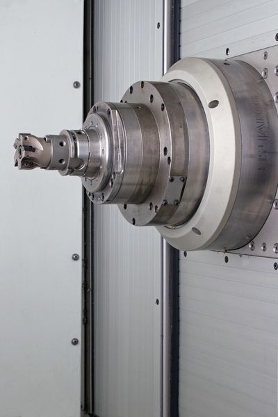 Der Einbau des Motorspindel-Schutzsystems erfolgt an der Trennstelle von Motorspindel und Spindelkasten. (Bild: Jakob)