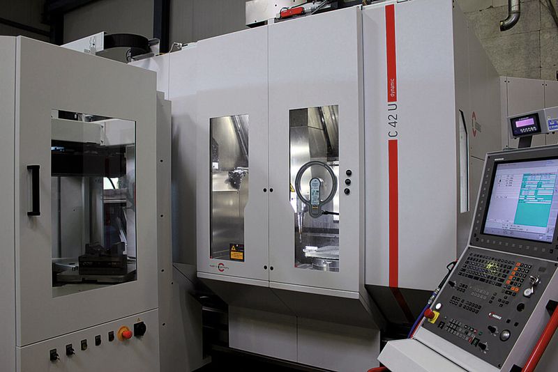 Bild 2: Das bei Langer verwendete moderne Hermle BAZ C 42 U arbeitet zuverlässig und präzise mit den passenden Haimer-Systemen. (Haimer)