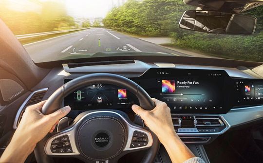 Image 1: The software of an AR-HUD has to combine and process data from different sensors. With Ready Vision, Harman achieves an overall latency of less than 50 milliseconds.(Image: Harman)