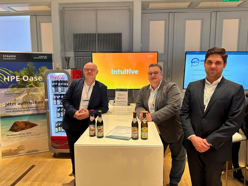 Intuitiv würden Adam Janetzki (SYNAXON) mit Torsten Baumann (HP) und Johannes Kesten (Intel) zur Oase fliegen wollen. (Bild: Vogel IT-Medien)