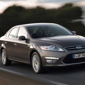 Neben neuen Motoren hat Ford den Mondeo auch optisch überarbeitet: Die Lufteinlässe wurden modifiziert, bei den teuren Ausstattungsvarianten Titanium und Titanium S gehören LED-Tagfahrlichter zum Lieferumfang.