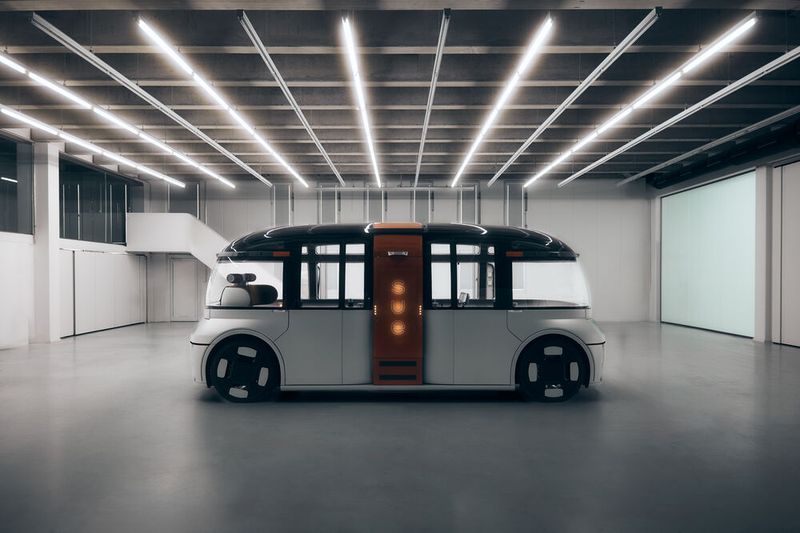 According to the manufacturer, there are already initial interested parties for the vehicle. The project team intends to further develop the shuttle accordingly - until it is ready for series production in public transport. (Image:UE Studios)