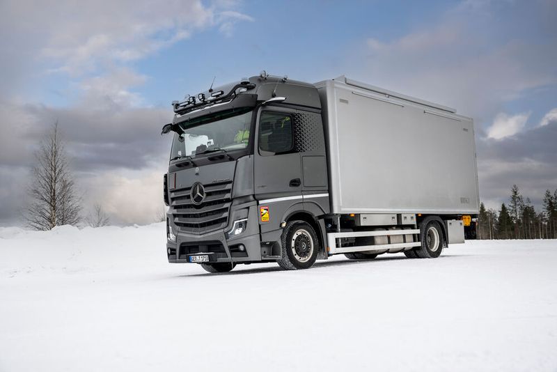 Mercedes-Benz Lkw im Wintertest im finnischen Rovaniemi.  (Bild:  Daimler Truck AG)