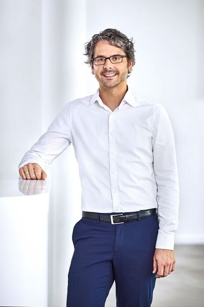 „Der Lernprozess des maschinellen Lernens entspricht einem Fehlerminimierungsprozess, bei dem man die Modellparameter so einstellt, dass die Trainingsdaten möglichst gut reproduziert werden können“, erklärt Dr. Fabian Bause, bei Beckhoff Produktmanager Twincat. (Beckhoff)