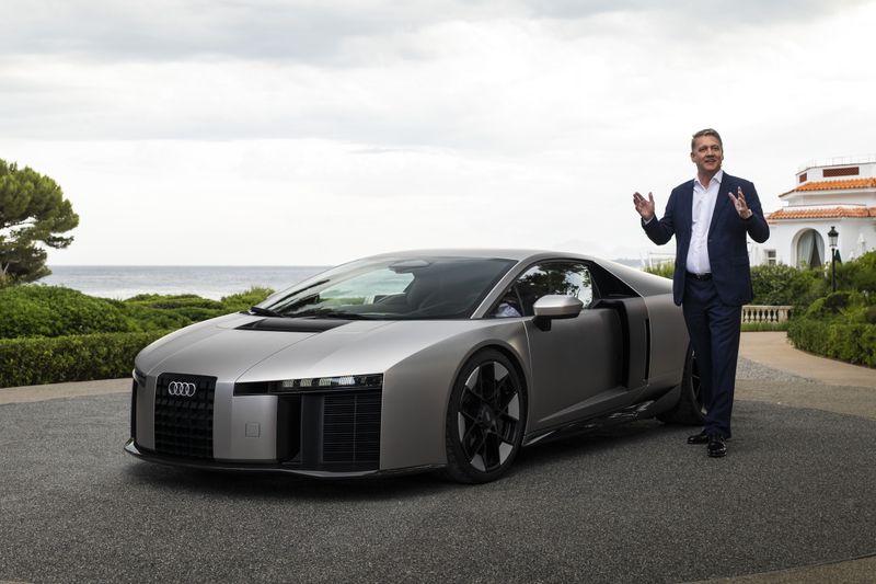 Audi-Chef Gernot Döllner bei der Präsentation des seriennahen Prototyps des Nuvolari an der Côte d’Azur. (Bild: Audi)