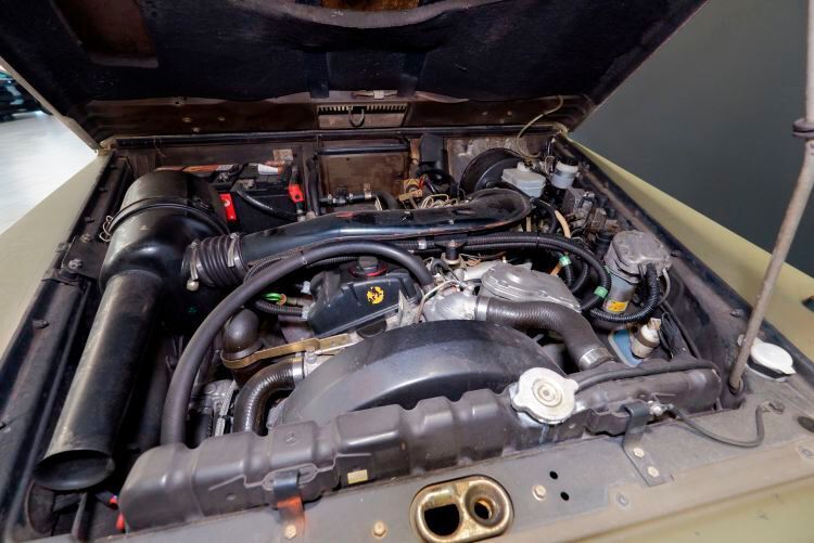 Manko, wenn man so will: Alle Schweizer Fahrzeuge kommen mit dem bekannten Benziner M102 daher. (Lorinser)