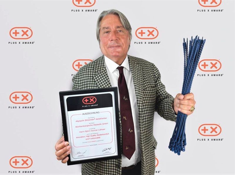Award Nummer zwei gesichert: Der Plus X 2021 ging auch an Allplastiks detektierbaren Blitzbinder. (Bild: Allplastik)