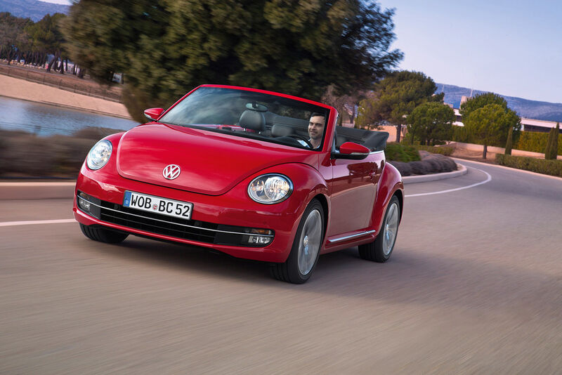 Im Gegensatz zu seinem Vorgängermodell New Beetle kommt die neue Generation des modernen Beetle deutlich sportlicher daher. (Foto: Volkswagen)