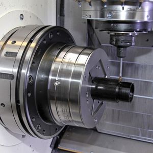 Mit dem Schnellwechselsytem ist das passende Spanmittel in wenigen Minuten auf der Maschine.
