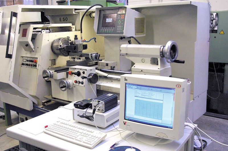 Abb. 4b: Versuchsaufbau zur Temperatur- und Kraftmessung während des Zerspanvorgangs. (Bild: IFW/GFE/AWOK)