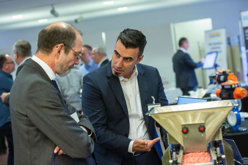 Impressionen der Förderprozessforen 2019: Beim Pumpen- und Schüttgut-Forum diskutieren Experten an zwei Tagen über Probleme bei Förderprozessen. Dabei steht der praxisorientierte Austausch und die gemeinsame Lösungsfindung im Vordergrund des Netzwerktreffens der Pumpen- und Schüttgut-Community. (Stefan Bausewein / PROCESS)