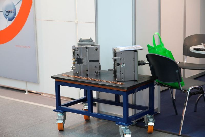 Und das war die zweite Hybrid Expo, die Begleitmesse der Composites Europe mit Fokus auf Bauteile, die aus verschiedenen Werkstoffen aufgebaut sind. Auch bei dieser Messe verzeichnet der Veranstalter deutliche Zuwächse, was ich als Besucher der ersten Hybrid Expo nur bestätigen kann. (Bild: Königsreuther)