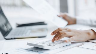 rechnungen-kamiphotos-adobestock-504197625 (Quelle: kamiphotos - Adobe Stock)