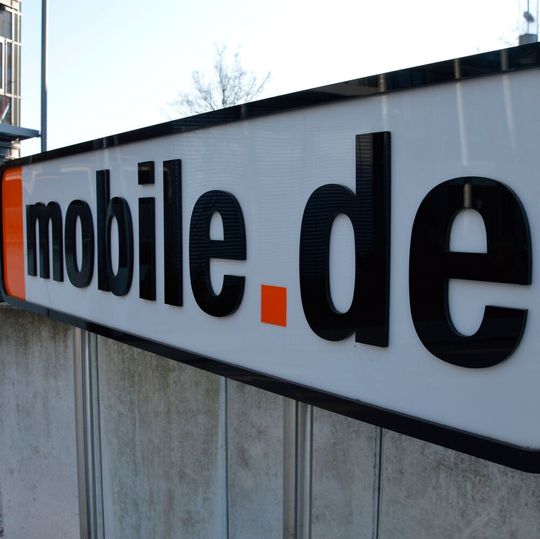 Über Mobile.de können Kunden jetzt auch per Whatsapp-Videochat Kontakt aufnehmen.(Bild:  Achter/»kfz-betrieb«)