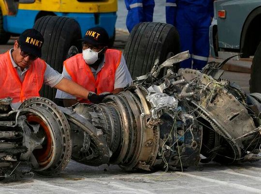 Dauerverluste! Der Absturz einer Boeing 737 Max in Asien 2019 wird hier untersucht. Die technischen Probleme und schlechte Geschäft mit der Rüstungsbranche lassen den Flugzeugbauer nicht mehr aus der Krise kommen. Wieder muss man Milliarden abschreiben.(Bild:  Boeing)