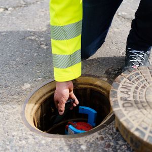 Auch Kanalschächte können gechipt werden(©  EineStadt)