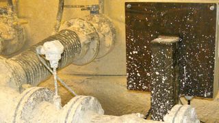 Bild 1: Die Mikrowellen-Messtechnik eignet sich auch für den Einsatz in rauer Industrieumgebung. (Bild: Promtec Theisen)