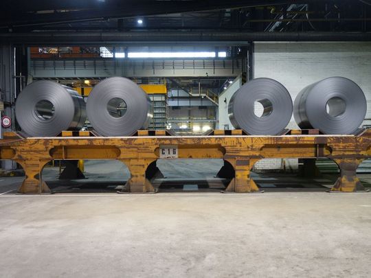 Schwerlast im Werksverkehr: Coil-Transporte mit bis zu 160 Tonnen werden präzise getaktet. (Bild:  Salzgitter Flachstahl GmbH)