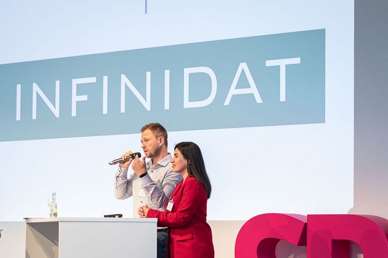Sema Fidan und Domik Fischer von Infidat (Bild: Bausewein / PROCESS)