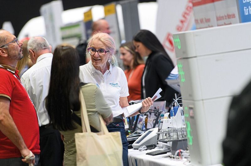 An den Ständen waren die Handelsvertreter und regionalen Vertriebler bereit, um auf die Fragen und Wünsche der Besucher einzugehen. Hier konnte jeder eine passende Erstberatung finden und Impulse und neue Ideen für die Laborarbeit bekommen.   Mehr Infos zu den kommenden LAB-SUPPLY-Messen finden Sie auf www.lab-supply.info (Bild: Stefan Stark)