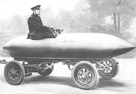 Torpedo-förmiger Rumpf aus einer Leichtmetalllegierung: das Rekord-Elektroauto La Jamais Contente (Wikimedia)