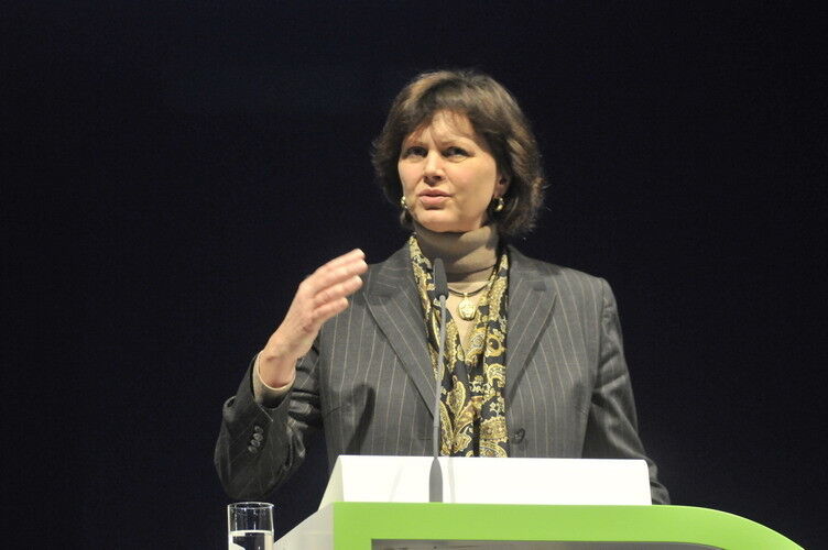 Die Wirtschaftsministerin des Freistaats, Ilse Aigner, bekannte sich in ihrer Rede klar zur Meisterpflicht. (Foto: Zietz)