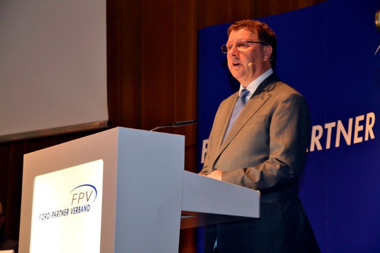 Ford-Partnerverbandspräsident Johann Gesthuysen malte ein positives Bild der aktuellen Lage im Ford-Händlernetz, aber er wies auch auf die Dinge hin, bei denen Handlungsbedarf besteht.   (Mauritz/»kfz-betrieb«)