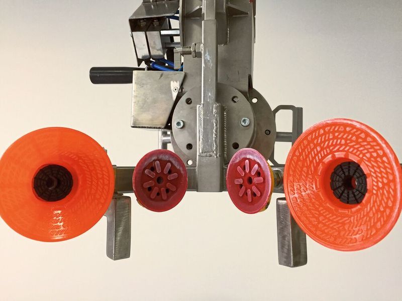 Der EzzFlowPneumatic eignet sich bestens zum Handeln von Kartons. (Best Handling Technology)