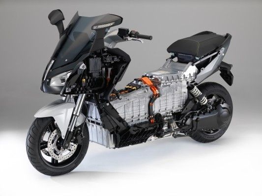 Der neue BMW C evolution: Emissionsfrei fahren und Dynamik auf zwei Rädern genießen (BMW)