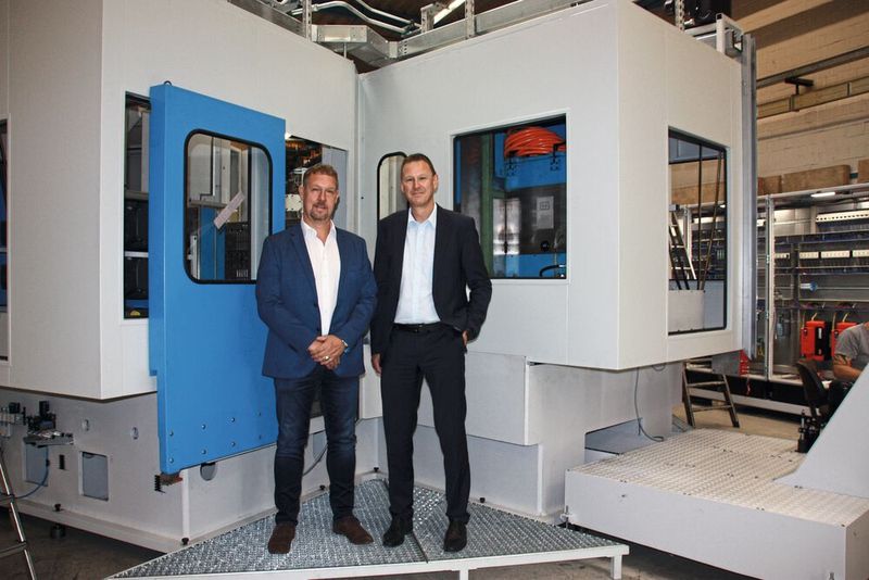 Gemeinsam am Werk für langlebige Werkzeugmaschinen: Holger Klatte, Geschäftsführer SSB-Maschinenbau (rechts) und Frithjof Höbel, Technischer Berater Rundtische bei Fibro. (Bild: SSB-Maschinenbau)